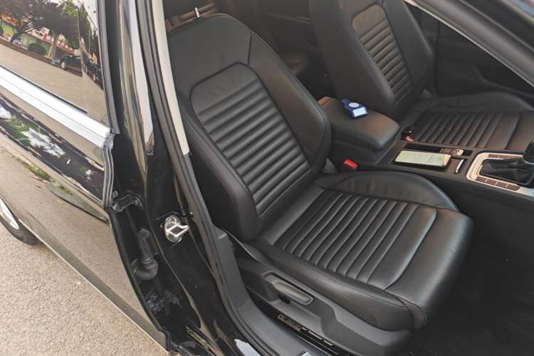 Used Volkswagen Magotan 2018 280TSI DSG Comfort Model Right Front Seat