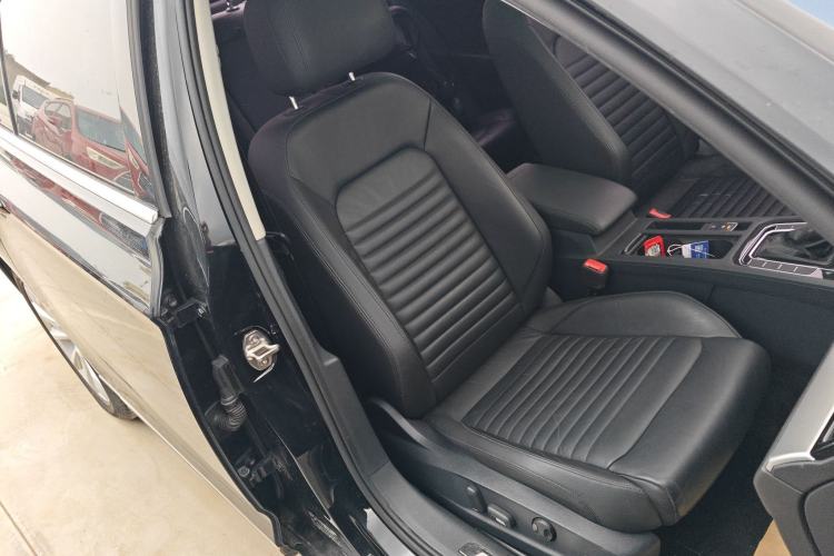 Used Volkswagen Magotan 2018 330TSI DSG Advanced Model Right Front Seat