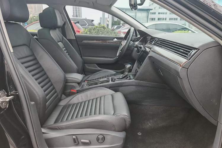 Used Volkswagen Magotan 2018 280TSI DSG Leading Model Right Front Seat