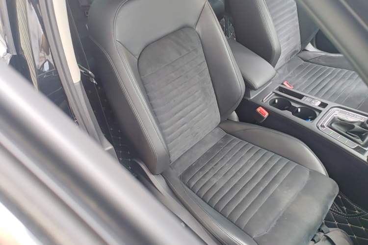 Used Volkswagen Magotan 2018 330TSI DSG Luxury Model Right Front Seat