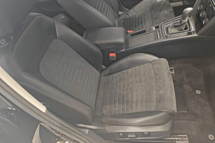 Used Volkswagen Magotan 2018 330TSI DSG Luxury Model Right Front Seat