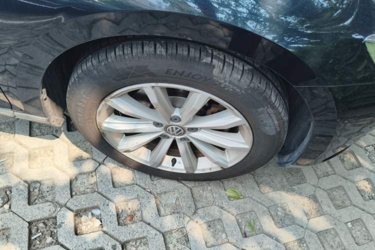 Used Volkswagen Magotan 2018 330TSI DSG Advanced Model Right Front Wheel Hub