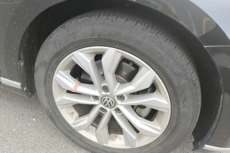 Used Volkswagen Magotan 2018 Facelift 330TSI DSG Luxury Model Right Front Wheel Hub