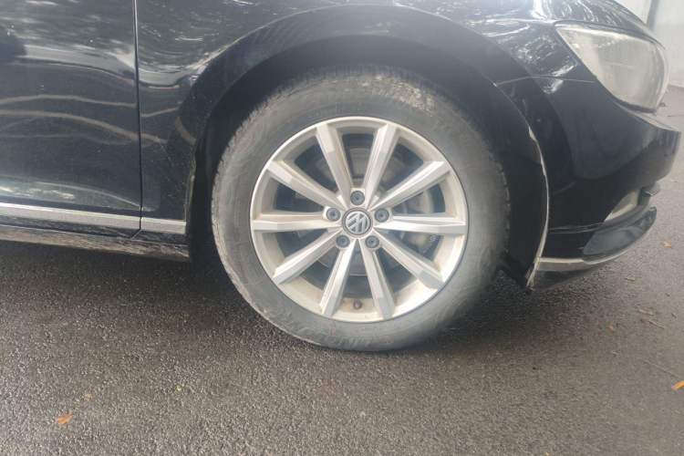 Used Volkswagen Magotan 2018 330TSI DSG Advanced Model Right Front Wheel Hub