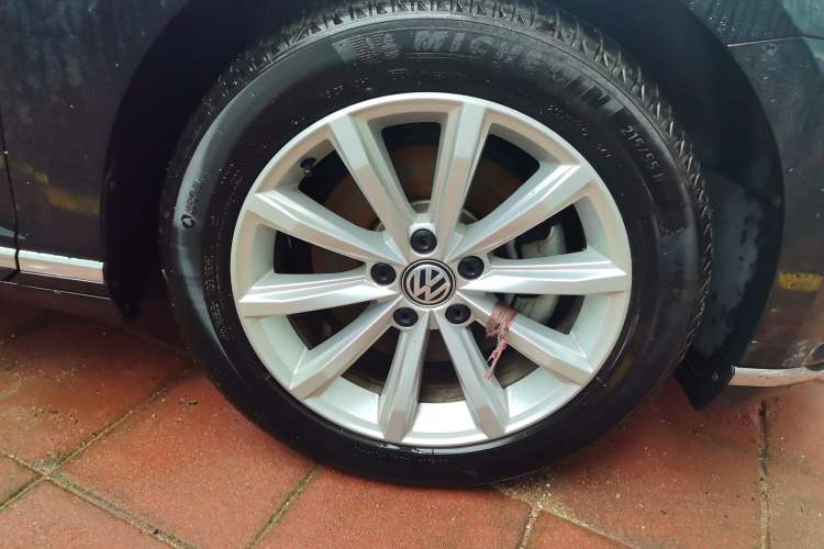Used Volkswagen Magotan 2018 330TSI DSG Advanced Model Right Front Wheel Hub