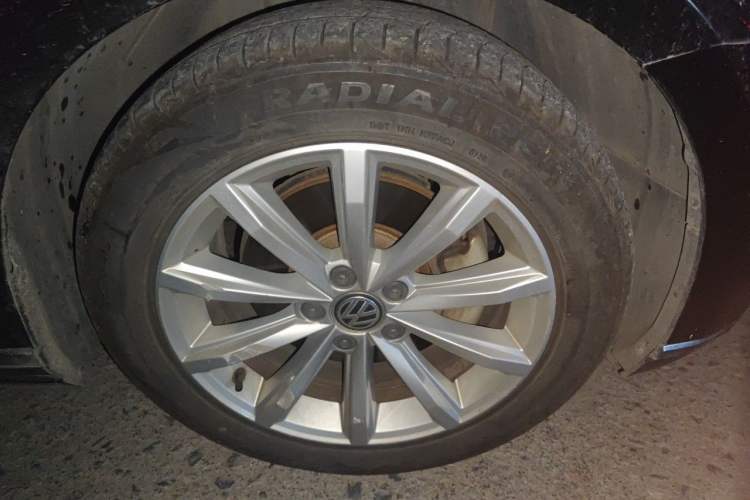 Used Volkswagen Magotan 2018 330TSI DSG Advanced Model Right Front Wheel Hub