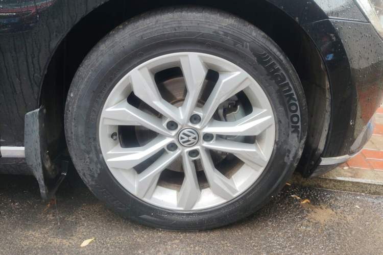 Used Volkswagen Magotan 2018 Facelift 330TSI DSG Luxury Model Right Front Wheel Hub