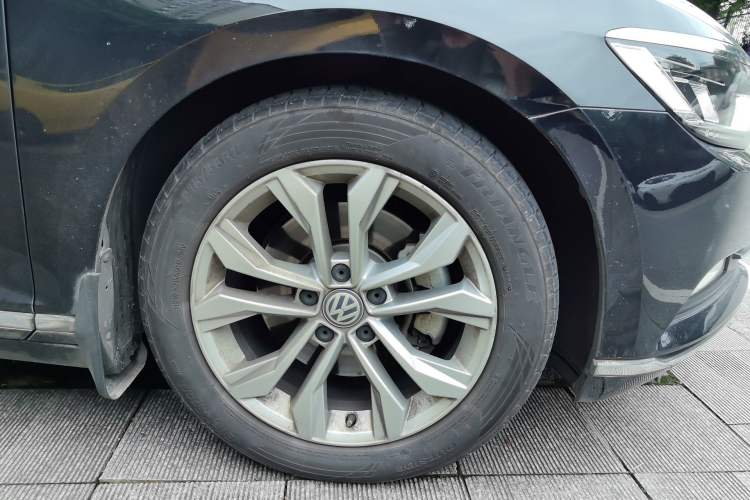 Used Volkswagen Magotan 2018 330TSI DSG Luxury Model Right Front Wheel Hub