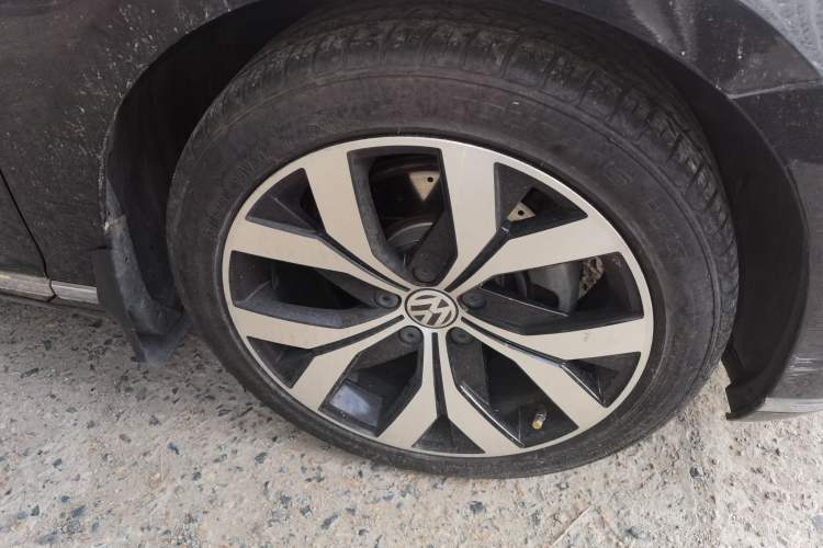 Used Volkswagen Magotan 2018 330TSI DSG Advanced Model Right Front Wheel Hub