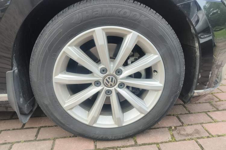 Used Volkswagen Magotan 2018 330TSI DSG Advanced Model Right Front Wheel Hub