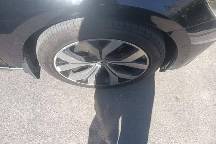 Used Volkswagen Magotan 2018 330TSI DSG Luxury Model Right Front Wheel Hub