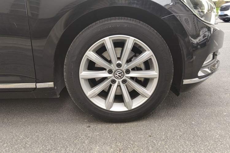 Used Volkswagen Magotan 2018 330TSI DSG Advanced Model Right Front Wheel Hub