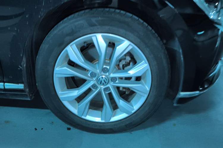 Used Volkswagen Magotan 2018 330TSI DSG Luxury Model Right Front Wheel Hub