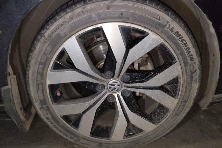 Used Volkswagen Magotan 2018 330TSI DSG Luxury Model Right Front Wheel Hub