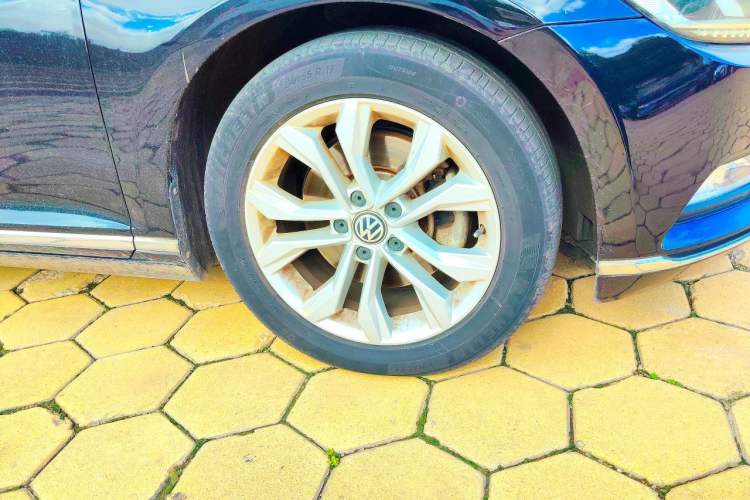 Used Volkswagen Magotan 2018 330TSI DSG Luxury Model Right Front Wheel Hub