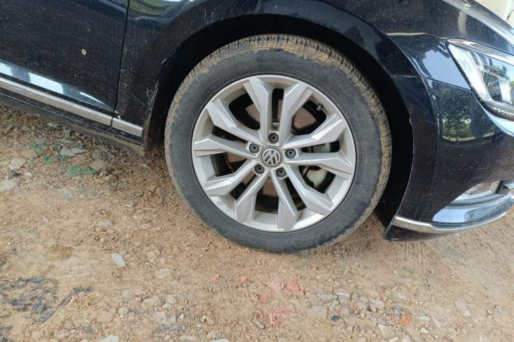 Used Volkswagen Magotan 2018 330TSI DSG Luxury Model Right Front Wheel Hub