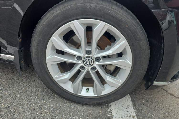 Used Volkswagen Magotan 2018 Facelift 330TSI DSG Luxury Model Right Front Wheel Hub