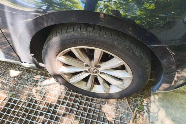 Used Volkswagen Magotan 2018 330TSI DSG Advanced Model Right Front Wheel Hub