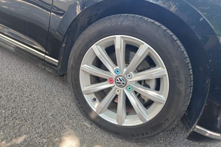 Used Volkswagen Magotan 2018 280TSI DSG Leading Model Right Front Wheel Hub