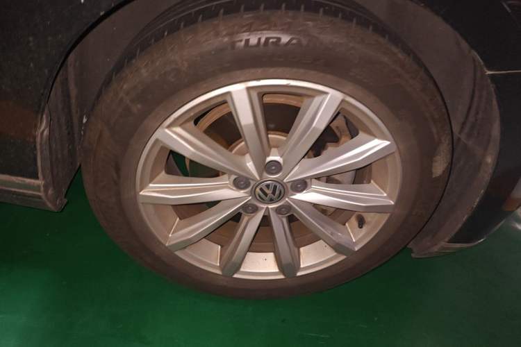 Used Volkswagen Magotan 2018 330TSI DSG Advanced Model Right Front Wheel Hub