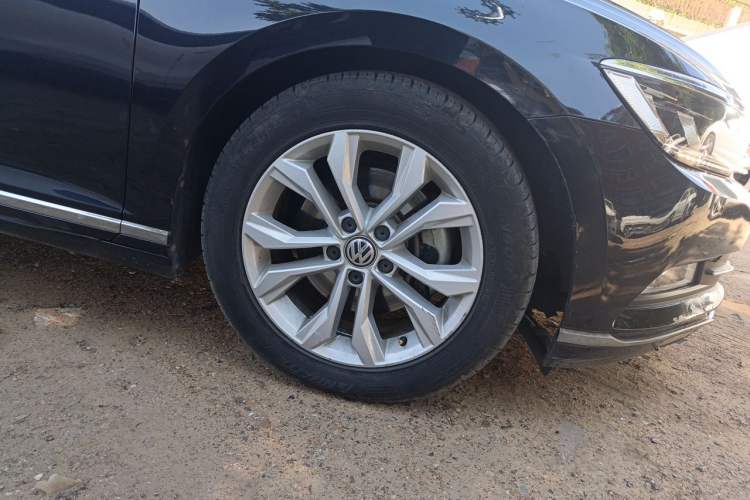 Used Volkswagen Magotan 2018 330TSI DSG Luxury Model Right Front Wheel Hub