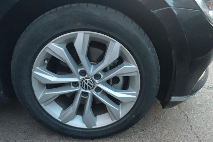 Used Volkswagen Magotan 2018 330TSI DSG Luxury Model Right Front Wheel Hub