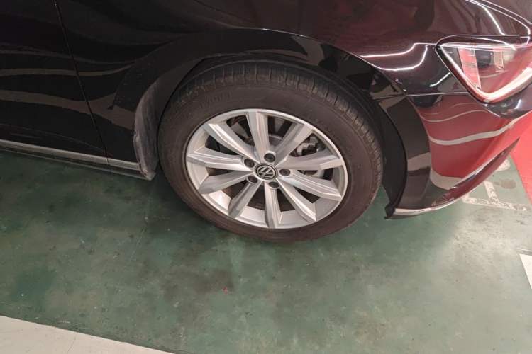 Used Volkswagen Magotan 2018 330TSI DSG Advanced Model Right Front Wheel Hub