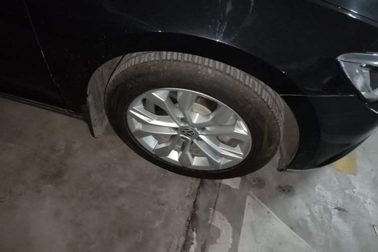 Used Volkswagen Magotan 2018 330TSI DSG Luxury Model Right Front Wheel Hub