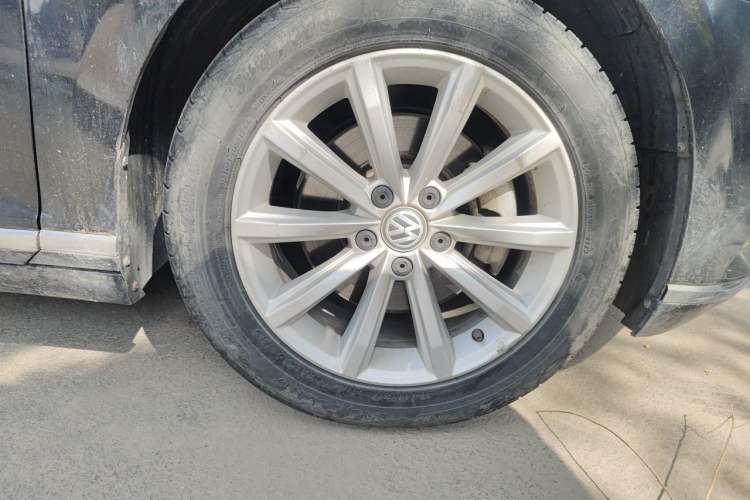 Used Volkswagen Magotan 2018 330TSI DSG Advanced Model Right Front Wheel Hub