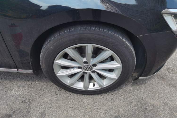 Used Volkswagen Magotan 2018 330TSI DSG Advanced Model Right Front Wheel Hub