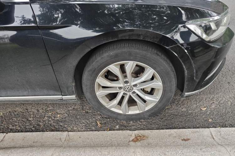 Used Volkswagen Magotan 2018 330TSI DSG Luxury Model Right Front Wheel Hub