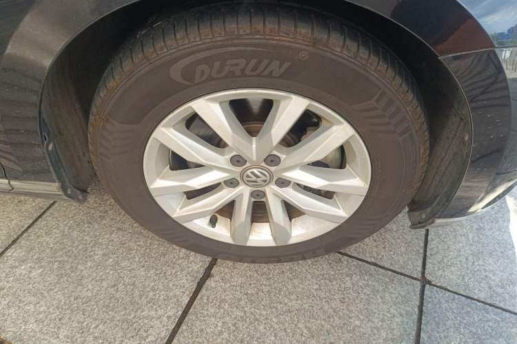 Used Volkswagen Magotan 2018 280TSI DSG Comfort Model Right Front Wheel Hub