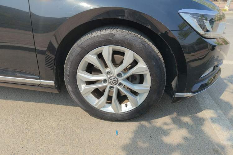 Used Volkswagen Magotan 2018 330TSI DSG Luxury Model Right Front Wheel Hub