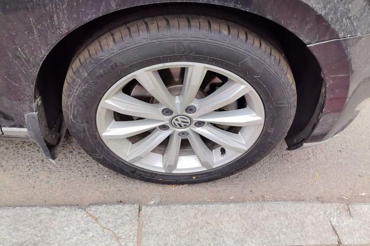 Used Volkswagen Magotan 2018 330TSI DSG Advanced Model Right Front Wheel Hub