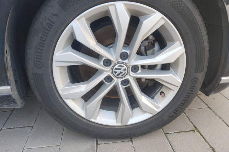 Used Volkswagen Magotan 2018 380TSI DSG Luxury Model Right Front Wheel Hub