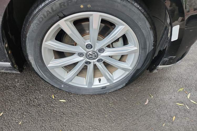 Used Volkswagen Magotan 2018 330TSI DSG Advanced Model Right Front Wheel Hub