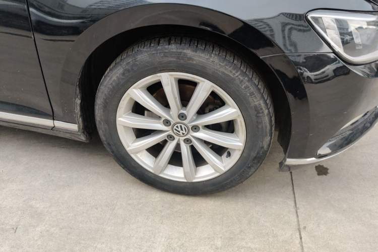 Used Volkswagen Magotan 2018 330TSI DSG Advanced Model Right Front Wheel Hub