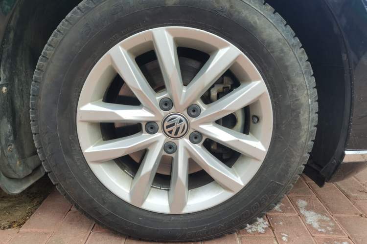Used Volkswagen Magotan 2018 280TSI DSG Comfort Model Right Front Wheel Hub