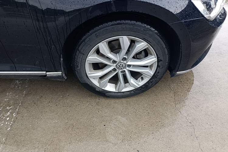 Used Volkswagen Magotan 2018 Facelift 380TSI DSG Luxury Version Right Front Wheel Hub