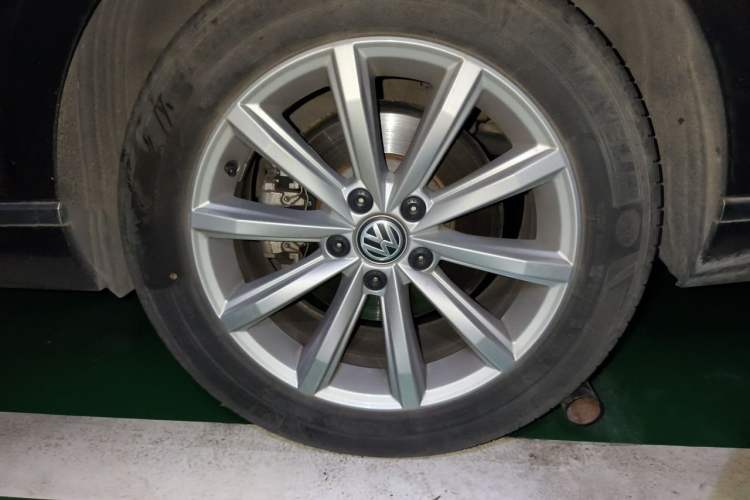 Used Volkswagen Magotan 2018 280TSI DSG Leading Model Right Front Wheel Hub