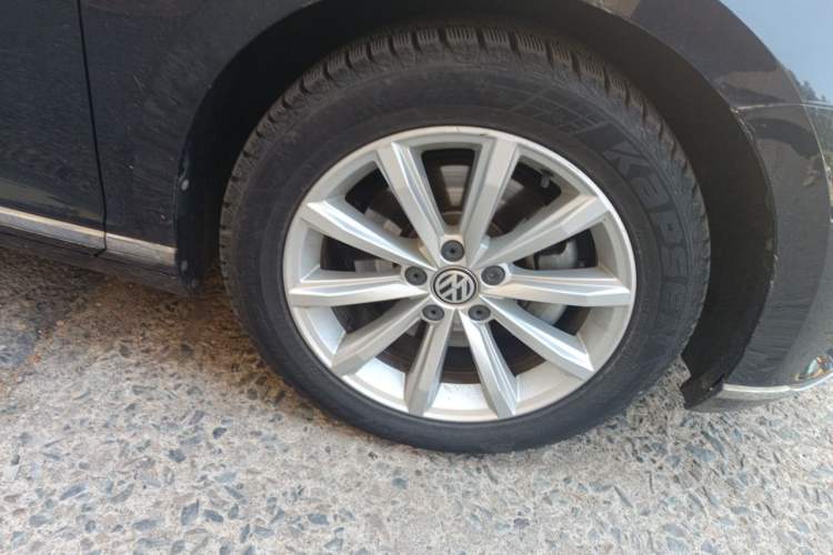 Used Volkswagen Magotan 2018 330TSI DSG Advanced Model Right Front Wheel Hub