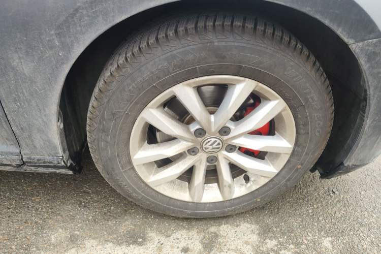 Used Volkswagen Magotan 2018 280TSI DSG Comfort Model Right Front Wheel Hub