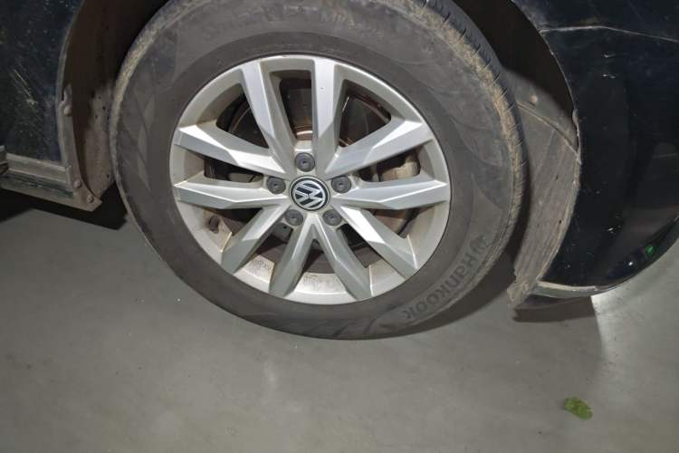 Used Volkswagen Magotan 2018 280TSI DSG Comfort Model Right Front Wheel Hub