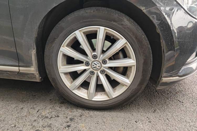 Used Volkswagen Magotan 2018 330TSI DSG Advanced Model Right Front Wheel Hub