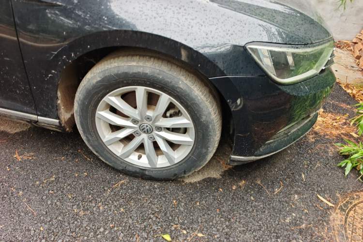 Used Volkswagen Magotan 2018 280TSI DSG Comfort Model Right Front Wheel Hub