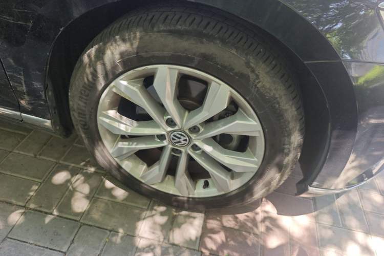 Used Volkswagen Magotan 2018 380TSI DSG Luxury Model Right Front Wheel Hub