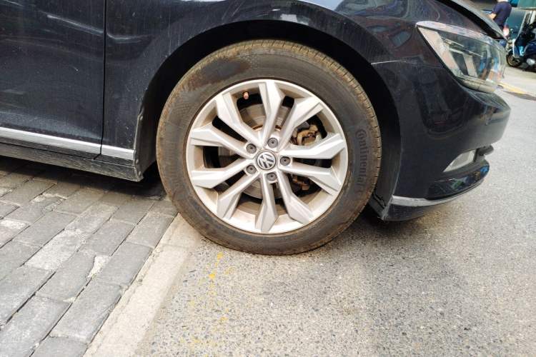 Used Volkswagen Magotan 2018 330TSI DSG Luxury Model Right Front Wheel Hub