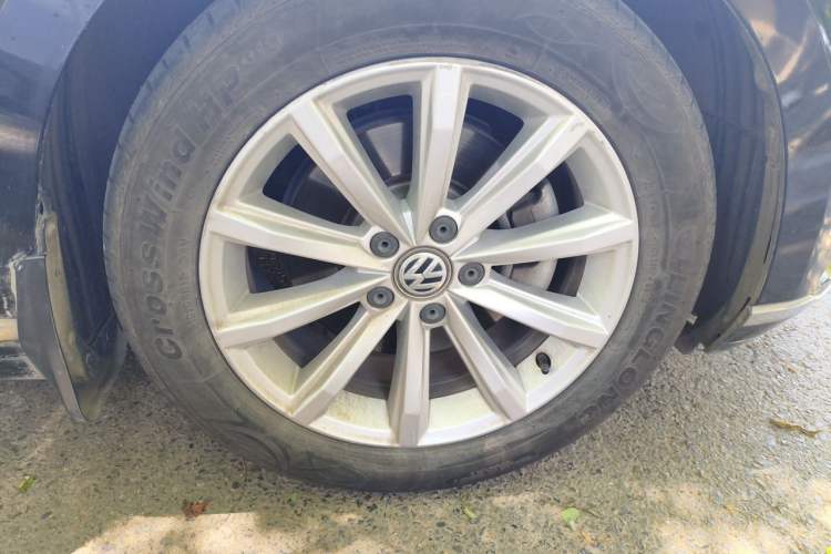 Used Volkswagen Magotan 2018 330TSI DSG Advanced Model Right Front Wheel Hub
