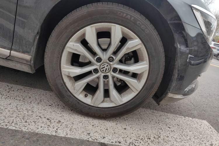 Used Volkswagen Magotan 2018 Facelift 330TSI DSG Luxury Model Right Front Wheel Hub