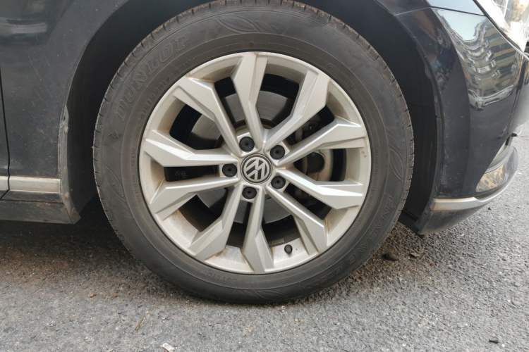 Used Volkswagen Magotan 2018 330TSI DSG Luxury Model Right Front Wheel Hub